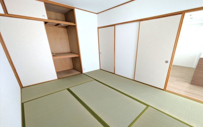 ローレルコートアネスト医大前　201号室