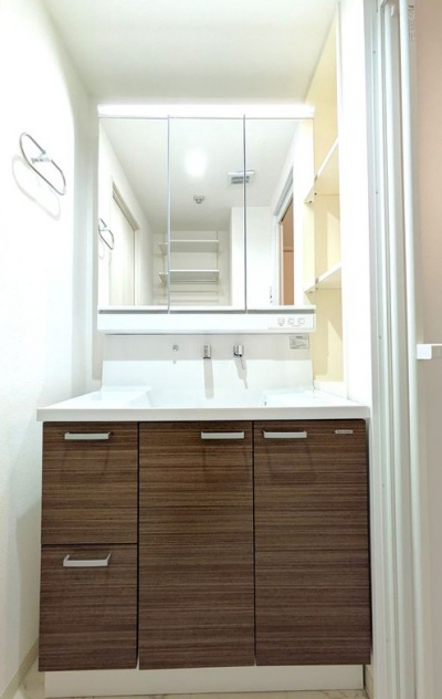 ローレルコートアネスト医大前　201号室