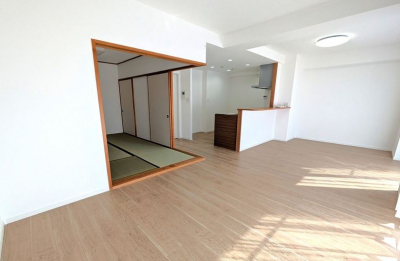 ローレルコートアネスト医大前　201号室